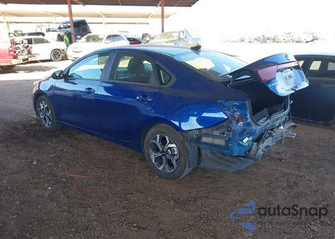 2021 Kia Forte Lxs z USA, uszkodzony, nr VIN 3KPF24AD4ME304832